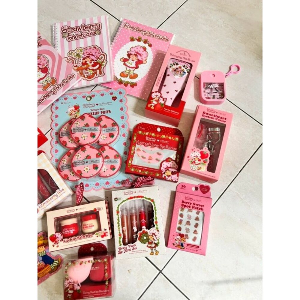 Limited Edition Strawberry Shortcake Bundle - Picture 3 of 3